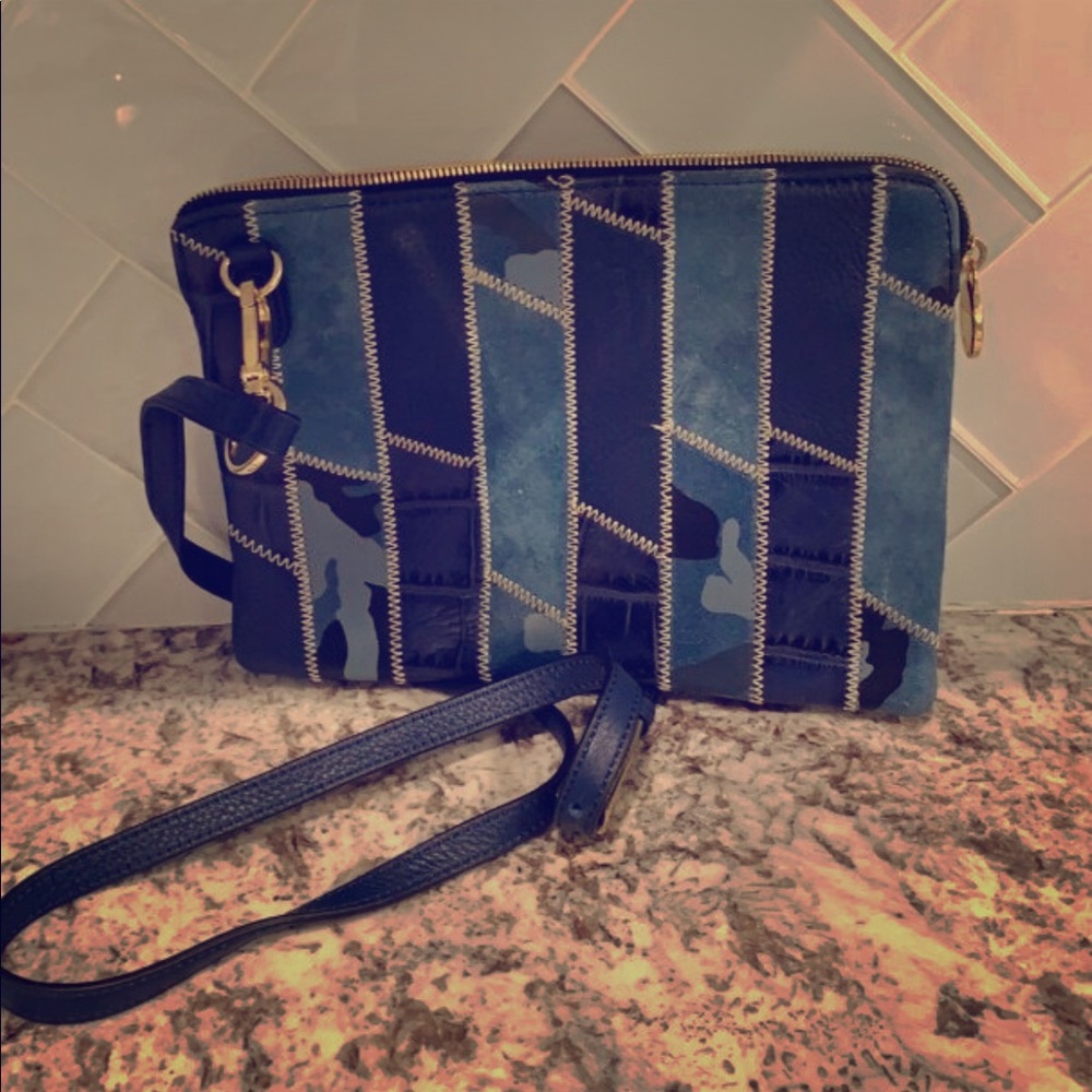 G.I.L.I Small Crossbody